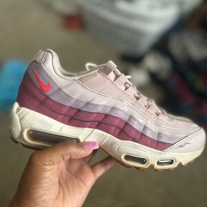 Used Nike Air Max 95 Rose and Lavender Sneakers